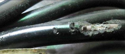 電源線破損 電源線破損